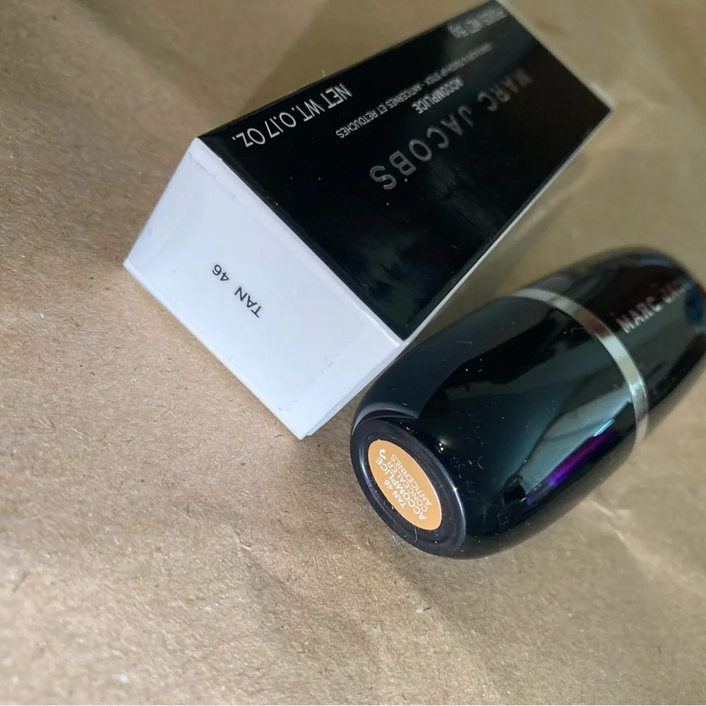 Marc jacobs concealer (tan 46)